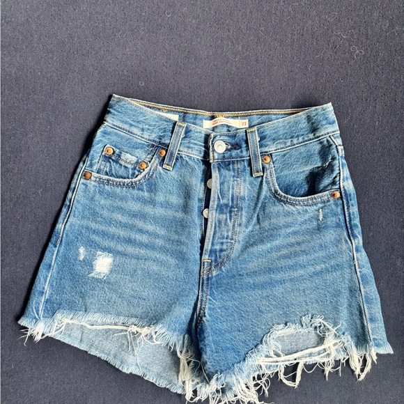 Levi's Ribcage Shorts - Picture 3 of 7